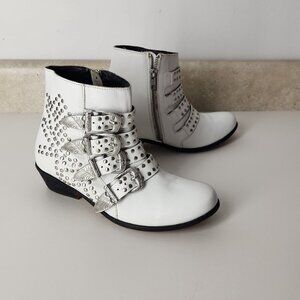 Ecote studded leather ankle boots  white silver-toned hardware buckles 6-6.5